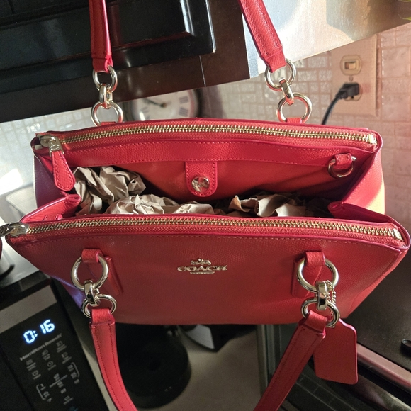 Coach Red Leather Women's Bag - Picture 4 of 15